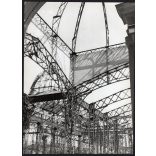 Nagyobb méret, Szendrő István fotóművészeti alkotása, a városligeti Iparcsarnok tetőszerkezete a 2. világháború után, 1945., 1940-es évek. 