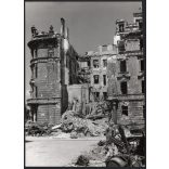 Nagyobb méret, Szendrő István fotóművészeti alkotása, Dísz tér, a volt Külügyminisztérium épülete a 2. világháború után, Budapest, Budai vár, épület, romok,1945., 1940-es évek. 