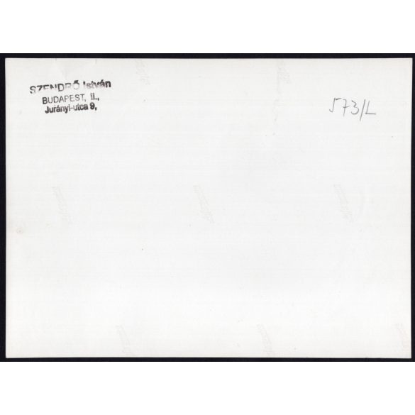 Nagyobb méret, Szendrő István fotóművészeti alkotása, cserkészek (leventék?) a Balatonnál, sátrak, egyenruhák, 1930-as évek. Eredeti, pecséttel jelzett fotó, papírkép, Agfa Brovira papíron. 