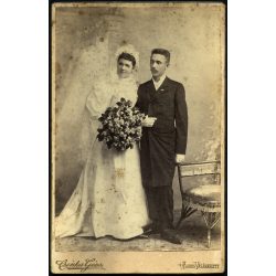   Nagyobb méret, Csonka Géza műterme, Marosvásárhely, Erdély, polgári esküvő, menyasszony, vőlegény, virág fiatal pár, bajusz, monarchia, helytörténet, 1890-es évek, Eredeti  kabinetfotó, felülete enyhé