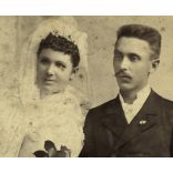 Nagyobb méret, Csonka Géza műterme, Marosvásárhely, Erdély, polgári esküvő, menyasszony, vőlegény, virág fiatal pár, bajusz, monarchia, helytörténet, 1890-es évek, Eredeti  kabinetfotó, felülete enyhé