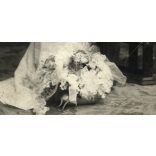 Nagyobb méret, Dunky Elek műterme, Kolozsvár, Erdély, polgári esküvő, menyasszony, vőlegény, szemüveg, virág fiatal pár, bajusz, monarchia, helytörténet, 1900-as évek, Eredeti  kabinetfotó, alsó sarka