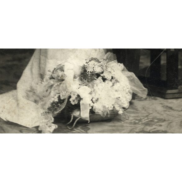 Nagyobb méret, Dunky Elek műterme, Kolozsvár, Erdély, polgári esküvő, menyasszony, vőlegény, szemüveg, virág fiatal pár, bajusz, monarchia, helytörténet, 1900-as évek, Eredeti  kabinetfotó, alsó sarka