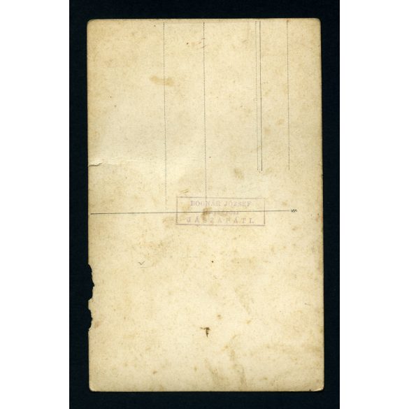 Bognár József műterme, Jászapáti, fiatal férfiak boroznak egy asztalnál,  Jász-Nagykun-Szolnok megye, Horthy-korszak, helytörténet, 1930-as évek, Eredeti pecséttel jelzett fotó, papírkép, alsó széle s