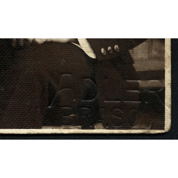 Adler műterem, Brassó (Erdély), kislány szüleivel, családportré,  1928., 1920-as évek, Eredeti mélynyomóval jelzett fotó, papírkép, Gyimesből Fall Károly úrnak Marosvásárhelyre címezve.  