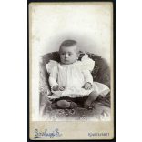 Csizhegyi műterem, Kolozsvár, Erdély,  elegáns gyerek, kislány portréja, monarchia, 1899. XII. 24, 1890-es évek, Eredeti CDV, hátulján feliratozott vizitkártya fotó.  