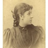 Dunky fivérek műterme, Kolozsvár, Erdély,  elegáns karcsú nő gyönyörű hajjal, monarchia, 1880-as évek, Eredeti CDV, vizitkártya fotó.  