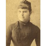 Menzel Lajos üveg műterme, Dés (Deés), Erdély,  elegáns karcsú nő gyönyörű hajjal, monarchia, 1880-as évek, Eredeti CDV, vizitkártya fotó.  