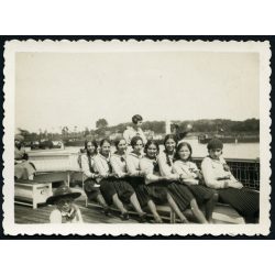   Iskolás lányok matrózblúzban, fiú cserkészkalapban, hajó, copf, vicces, közlekedés, Horthy korszak, 1931., 1930-as évek, Eredeti fotó, feliratozott papírkép.   