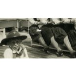 Iskolás lányok matrózblúzban, fiú cserkészkalapban, hajó, copf, vicces, közlekedés, Horthy korszak, 1931., 1930-as évek, Eredeti fotó, feliratozott papírkép.   