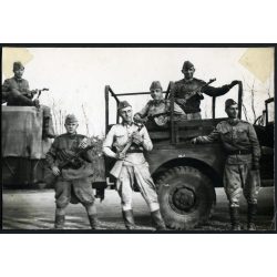   Magyar katonák dobtáras géppuskával, Hódmezővásárhely, Dodge katonai terepjáró, egyenruha, jármű, közlekedés, Csongrád-Csanád megye, szocializmus, helytörténet, 1959., 1950-es évek, Eredeti fotó, papí