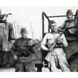 Magyar katonák dobtáras géppuskával, Hódmezővásárhely, Dodge katonai terepjáró, egyenruha, jármű, közlekedés, Csongrád-Csanád megye, szocializmus, helytörténet, 1959., 1950-es évek, Eredeti fotó, papí