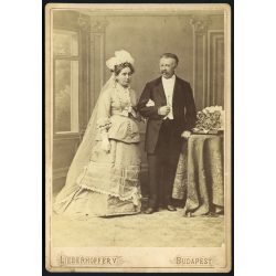   Liederhoffer műterem, Budapest, esküvő, menyasszony, vőlegény, virágcsokor,  monarchia, helytörténet, 1870-es évek, Eredeti korai kabinetfotó. 