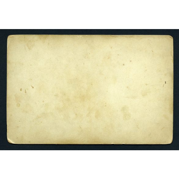 Tannenbaum műterem, Orosháza és Tokaj, elegáns férfi kalappal, különös háttér, monarchia, helytörténet, 1870-es évek, Eredeti korai kabinetfotó.   