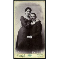   Nagyobb méret, Dunky Fivérek, Kolozsvár, Erdély, elegáns házaspár portréja, bajusz, monarchia, helytörténet, 1890-es évek, Eredeti korai kabinetfotó. 