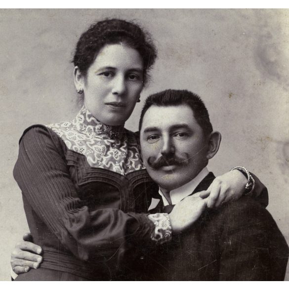 Nagyobb méret, Dunky Fivérek, Kolozsvár, Erdély, elegáns házaspár portréja, bajusz, monarchia, helytörténet, 1890-es évek, Eredeti korai kabinetfotó. 