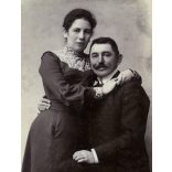 Nagyobb méret, Dunky Fivérek, Kolozsvár, Erdély, elegáns házaspár portréja, bajusz, monarchia, helytörténet, 1890-es évek, Eredeti korai kabinetfotó. 