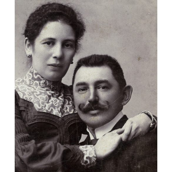Nagyobb méret, Dunky Fivérek, Kolozsvár, Erdély, elegáns házaspár portréja, bajusz, monarchia, helytörténet, 1890-es évek, Eredeti korai kabinetfotó. 