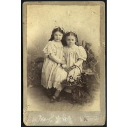   Kató műterem, Kolozsvár, Erdély, kislányok, testvérek kézen fogva virágkosárral, gyönyörű ruhában monarchia, helytörténet, 1892, 1890-es évek, Eredeti ritka kabinetfotó.  