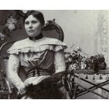 Dunky fivérek műterme, Kolozsvár, Erdély, elegáns nő legyezővel, virágokkal, paraván, monarchia, helytörténet, 1890-es évek, Eredeti kabinetfotó, alja vágott.   