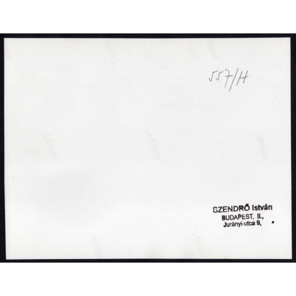 Nagyobb méret, Szendrő István fotóművészeti alkotása, lovak a gémeskút körül, Alföld, állatok, kút, 1930-as évek. Eredeti, pecséttel jelzett fotó, papírkép, Agfa Brovira papíron. 