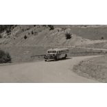 Autóbusszal a Királyhágón, Erdély, jármű, közlekedés, hegy, helytörténet, 1940-es évek, eredeti sokszorosított fotó, hátulján feliratozott papírkép. 