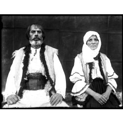   Oláh házaspár, Erdély, román népviselet, 1910-es évek. Eredeti üveg NEGATÍV! Fotó negatív! 