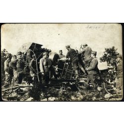   Magyar katonák SKODA típusú ágyút töltenek, egyenruha, fegyver, tüzér, 1. világháború, monarchia, 1910-es évek, Eredeti fotó, papírkép. 
