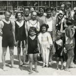 Nagy István fényképész, Budapest, fürdőzők egy strandon, fürdőruha, reklám, Horthy-korszak, 1920-as évek, Eredeti fotó, papírkép. 