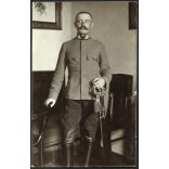 Magyar katonatiszt egyenruhában, karddal, bajusz, 1. világháború, monarchia, 1908, 1910-es évek, Eredeti fotó, papírkép.   