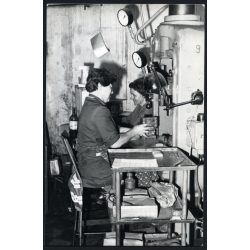   Női munkások dolgoznak, gyár, üzem,  szocializmus, 1960-as évek, Eredeti fotó, papírkép.   
