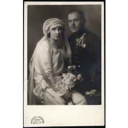   Kardos és Rosbaud műterem, Budapest, esküvő , menyasszony, katona vőlegény, egyenruha, kitüntetés, érdemrend,  Horthy-korszak, helytörténet, 1920-as évek, Eredeti fotó, papírkép.  