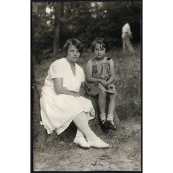   Beöthe Éva a Weiss Manfréd Szanatórium kertjében, Budakeszi, Horthy-korszak, Pest megye, helytörténet, 1930, 1930-as évek, Eredeti fotó, papírkép.   