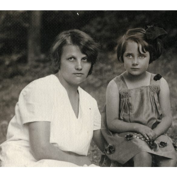 Beöthe Éva a Weiss Manfréd Szanatórium kertjében, Budakeszi, Horthy-korszak, Pest megye, helytörténet, 1930, 1930-as évek, Eredeti fotó, papírkép.   