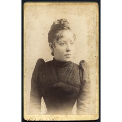   Ciehulski és Csonka műterem, Marosvásárhely, Erdély, elegáns karcsú nő portréja, gyönyörű haj, monarchia, 1880-as évek, Eredeti CDV, vizitkártya fotó, alja vágott.  