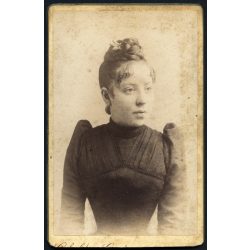   Ciehulski és Csonka műterem, Marosvásárhely, Erdély, elegáns karcsú nő portréja, gyönyörű haj, monarchia, 1880-as évek, Eredeti CDV, vizitkártya fotó, alja vágott.  