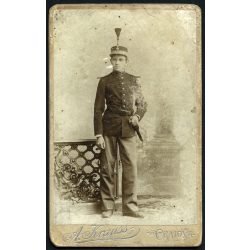   Albert Krauss műterme, Craiova, Olténia, Románia, román katona különös sapkában, egyenruha,  monarchia, 1890-es évek, Eredeti CDV, vizitkártya fotó.  