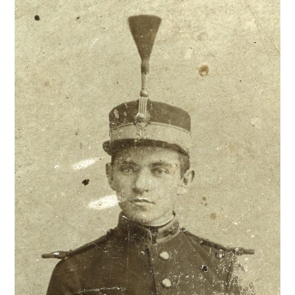 Albert Krauss műterme, Craiova, Olténia, Románia, román katona különös sapkában, egyenruha,  monarchia, 1890-es évek, Eredeti CDV, vizitkártya fotó.  