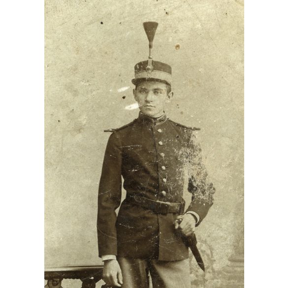 Albert Krauss műterme, Craiova, Olténia, Románia, román katona különös sapkában, egyenruha,  monarchia, 1890-es évek, Eredeti CDV, vizitkártya fotó.  