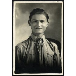   Cserkészfiú egyenruhában, Szatmárcseke, Szűcs (?) Bála, Horthy-korszak, Szabolcs-Szatmár-Bereg megye, 1934, 1930-as évek, Eredeti fotó, papírkép, hátulján feliratozva, szignózva.  