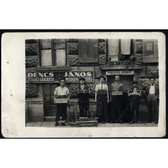 Dencs János mérlegkészítő lakatos műhelye, Budapest, VII. Sajó utca 1., üzlet, kirakat, hirdetés, Erzsébetváros, helytörténet, Horthy-korszak, 1920-as évek, Eredeti fotó,  hátulján feliratozott papírk
