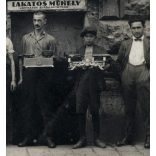 Dencs János mérlegkészítő lakatos műhelye, Budapest, VII. Sajó utca 1., üzlet, kirakat, hirdetés, Erzsébetváros, helytörténet, Horthy-korszak, 1920-as évek, Eredeti fotó,  hátulján feliratozott papírk