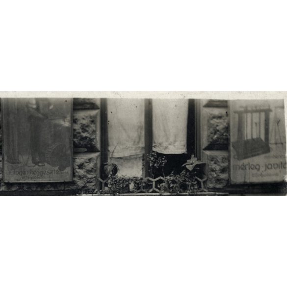 Dencs János mérlegkészítő lakatos műhelye, Budapest, VII. Sajó utca 1., üzlet, kirakat, hirdetés, Erzsébetváros, helytörténet, Horthy-korszak, 1920-as évek, Eredeti fotó,  hátulján feliratozott papírk