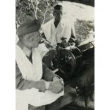 Magyar katonák (katonaorvos ?, szanitéc?) a harctéren,  ágyút, egyenruha, fegyver, 1. világháború, monarchia, 1910-es évek, Eredeti fotó, papírkép.  