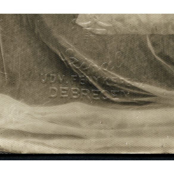 Szipál műterem, Debrecen, menyasszony magyaros ruhában, esküvő, virág, különös háttér, Horthy-korszak, helytörténet, 1941, 1940-es évek, Eredeti fotó, mélynyomóval jelzett  papírkép.  