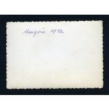 Elegáns nők magyar katonatiszttel, Ungvár környéke, Kárpátalja, Opel (?) autó, 2. világháború, jármű, közlekedés,  Horthy-korszak, helytörténet, 1940, 1940-es évek, Eredeti fotó,   hátulján feliratozo