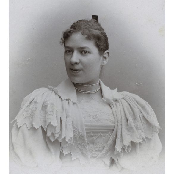 Dunky fivérek műterme, Kolozsvár, Erdély, Virányi Margit, elegáns nő portréja, gyönyörű ruha, monarchia, 1880-as évek, Eredeti CDV, hátulján feliratozott vizitkártya fotó.