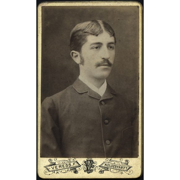 Veress Ferenc műterme, Kolozsvár, Erdély, elegáns bajuszos férfi portréja, 1890-es évek, Eredeti CDV, vizitkártya fotó. 