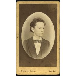   Ravasz Imre műterme, Lippa, Erdély,  elegáns fiú csokornyakkendőben, 1870-es évek, Eredeti CDV, dombornyomott vizitkártya fotó. 