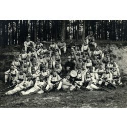   Nagyobb méret, magyar katonák egyenruhában, puska, fegyver, bajusz, monarchia, 1910-es évek, Eredeti kartonra kasírozott fotó, kabinetfotó.  
